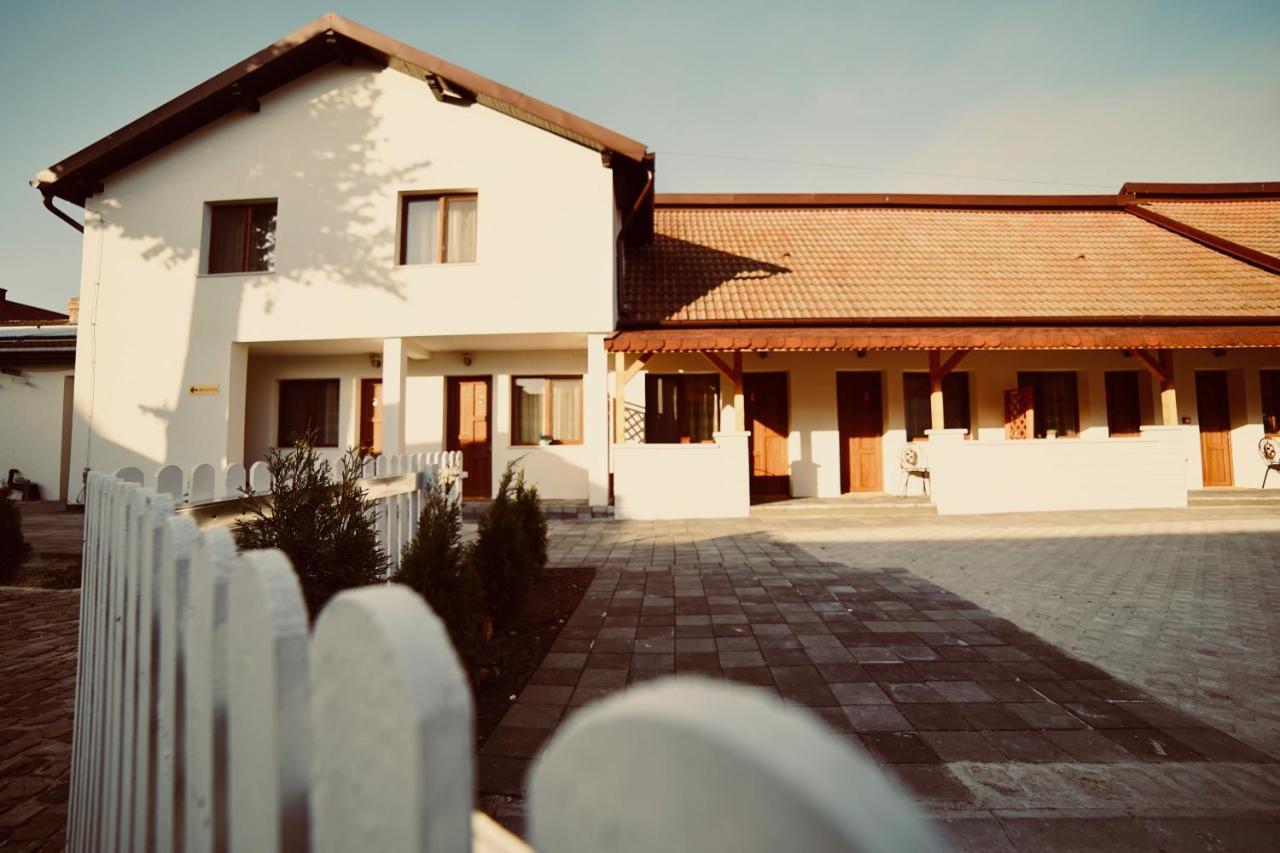 Pensiunea Rustic Hunedoara Exterior photo